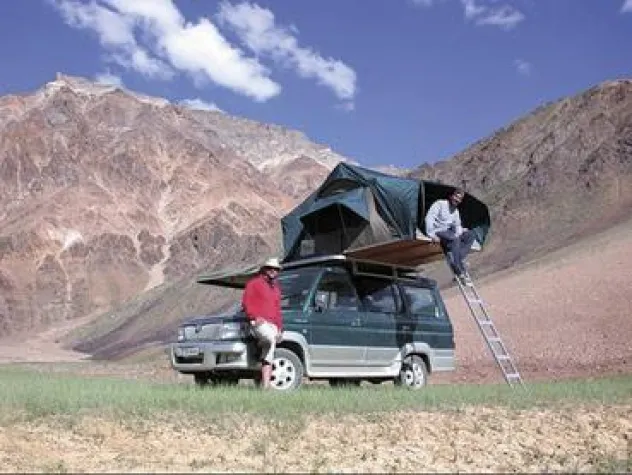 Bild: Mit dem Jeep-Dach-Zelt in Ladakh (Indien) reisen