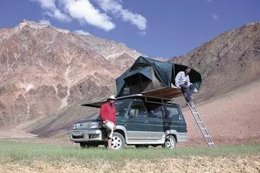 Bild: Mit dem Jeep-Dach-Zelt in Ladakh (Indien) reisen