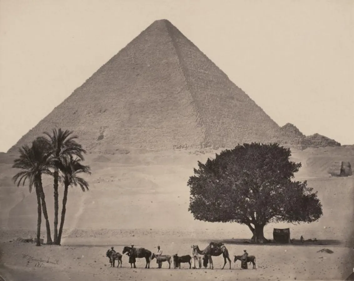 Historische Aufnahme der Cheops-Pyramide in Gizeh (vor 1864). (Fotografie von Wilhelm Hammerschmidt (Alphons-Stübel Sammlung früher Orientfotografien der Universität Jena))