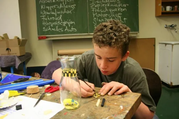 Bild: „Eine Flaschenpost im Meer der Stille“: ReSound Kreativ-Werkstatt mit hörgeschädigten Kindern in Münster