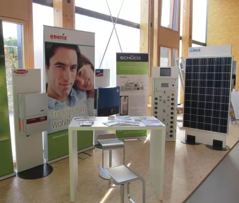 Bild: NRW-Umweltminister Remmel eröffnet Kompetenzzentrum mit Photovoltaik-Infostand in Lindlar