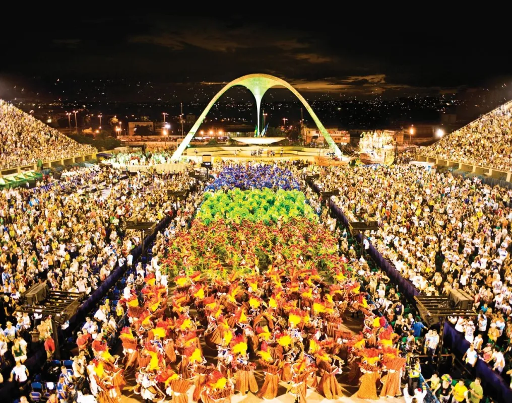 Karnevalsparade im Sambódromo in Rio de Janeiro (© Embratur Image Bank)