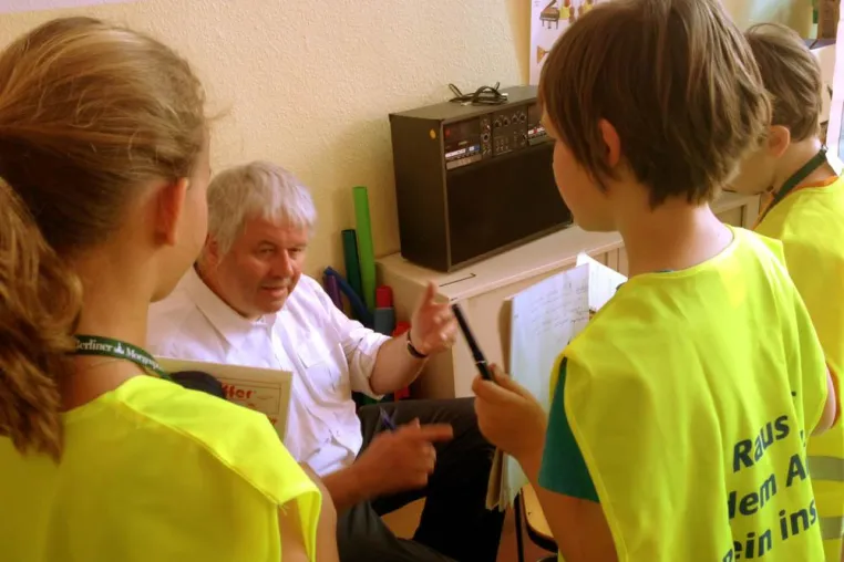 Bild: Erstes Schmöckwitzer Insel-Schul-Gespräch: THW-Präsident Broemme überrascht Grundschüler