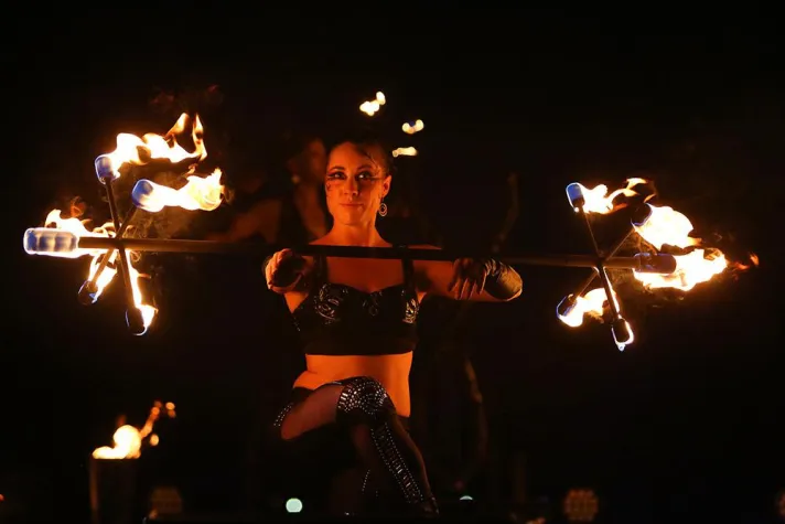 Bild: Spektakuläre Feuershow beim Lichtspektakel Feuerzauber