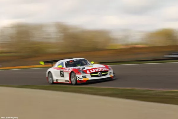 Durchwachsener Saisonauftakt für Andreas Simonsen in der FIA GT Serie Bild: Durchwachsener Saisonauftakt für Andreas Simonsen in der FIA GT Serie