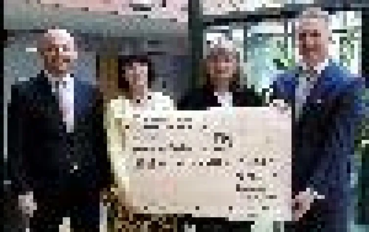 Bild: Stiftung Kreissparkasse fördert Nürtinger Märchentage mit 1.500 Euro