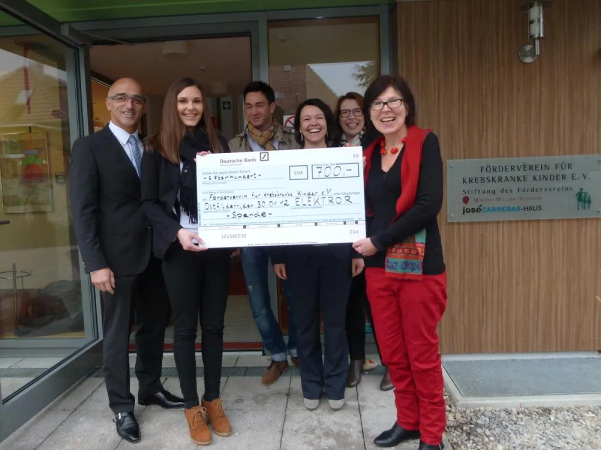 Scheckübergabe (von links): U. Kreher, A. Sacher, M. Witzke, R. Lindinger, A. Oellers, Frau Weigner