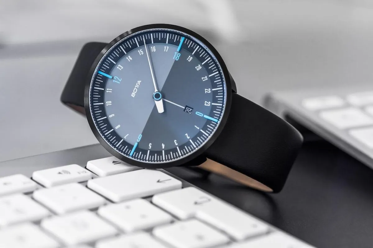 Klassische analoge Armbanduhr von BOTTA - Vermittler von Ruhe und Gelassenheit