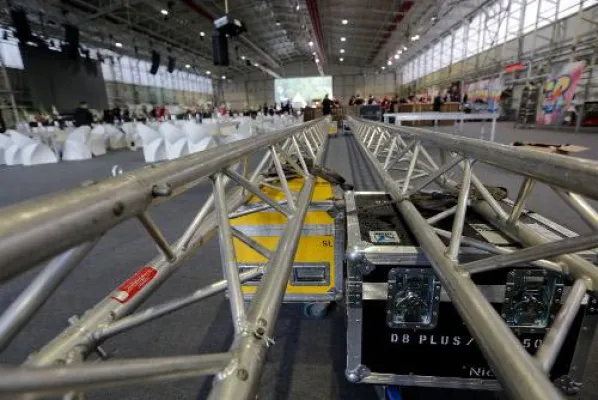 Bild: Held für einen Tag auf der „Do-It-Yourself Party“. „on the rock“ geht mit einer Teammaßnahme neue Wege