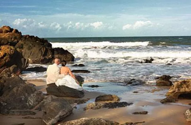 Heiraten unter Palmen am Strand in Cairns, Queensland, Australien Bild: Heiraten unter Palmen am Strand in Cairns, Queensland, Australien