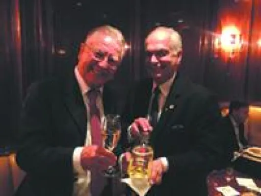 Bild: Heinz Horrmann genießt neue Lanson Extra Age Prestige-Cuvée Blanc de Blancs im Excelsior Hotel Ernst
