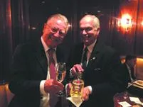 Bild: Heinz Horrmann genießt neue Lanson Extra Age Prestige-Cuvée Blanc de Blancs im Excelsior Hotel Ernst