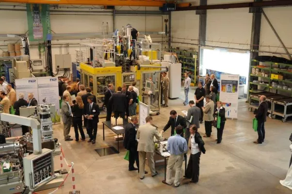 Bild: Aktuelle Trends in der Blasformtechnik - Erfolgreiche Hausmesse der W. MÜLLER GmbH