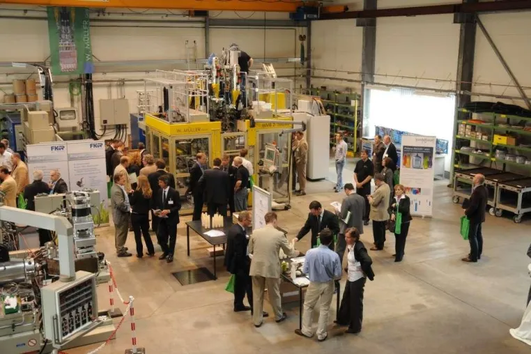 Bild: Aktuelle Trends in der Blasformtechnik - Erfolgreiche Hausmesse der W. MÜLLER GmbH