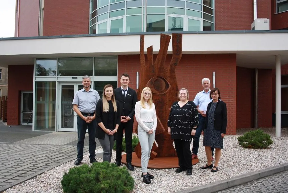 Begrüßung der Azubis; v.l.n.r.: Jürgen Stender, Aleksandra Dyszczynska, Max Walter, Selma Grunau, He
