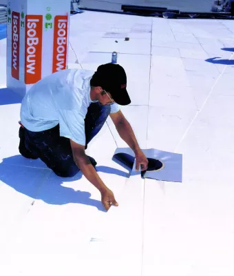 Bild: IsoBouw V-DREI Dachreiter zur kostengünstigen Flachdachsanierung