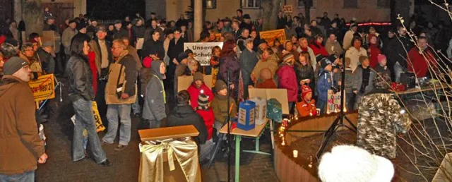Kundgebung sowie Eltern- und Schulkonferenz für den Erhalt der Otto-Seeger-Grundschule in Rathenow-West Bild: Kundgebung sowie Eltern- und Schulkonferenz für den Erhalt der Otto-Seeger-Grundschule in Rathenow-West