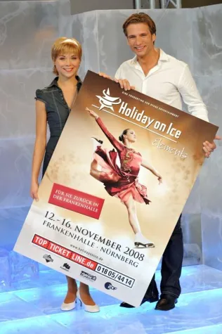 Bild: Tanja Szewczenko und Norman Jeschke Stargäste bei Holiday on Ice in Nürnberg