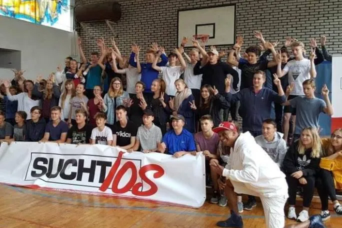 Bild: „suchtLOS“-Projekttag mit Musiker 2schneidig an IGS