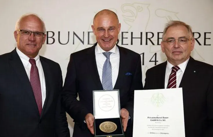 Bild: Bundesehrenpreis für Privatmolkerei Bauer