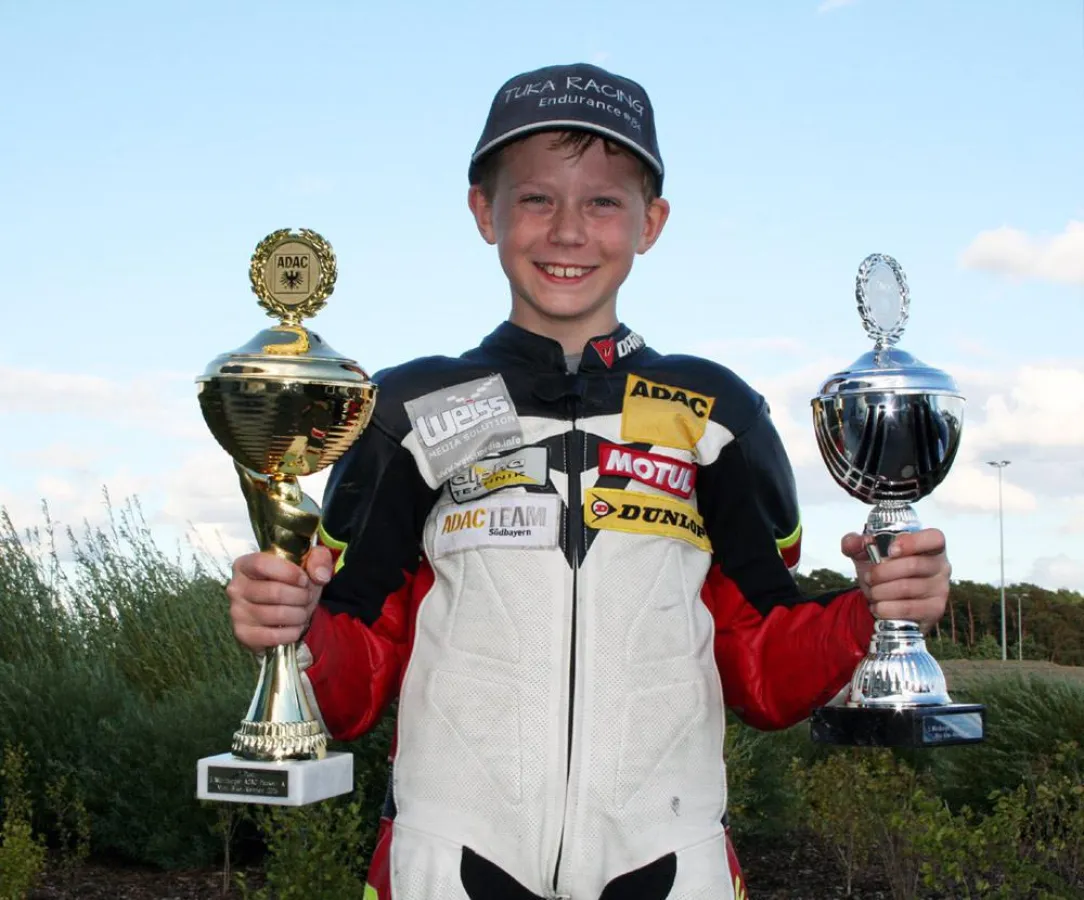 Motorsportler Florian Weiß nach seinem Doppelsieg