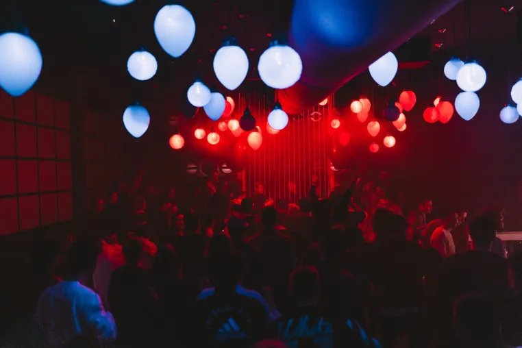 Silq Club Düsseldorf rockt die Charts: Platz 5 bei der Leserwahl “Bester Club National“ des FAZE Magazins Bild: Silq Club Düsseldorf rockt die Charts: Platz 5 bei der Leserwahl “Bester Club National“ des FAZE Magazins