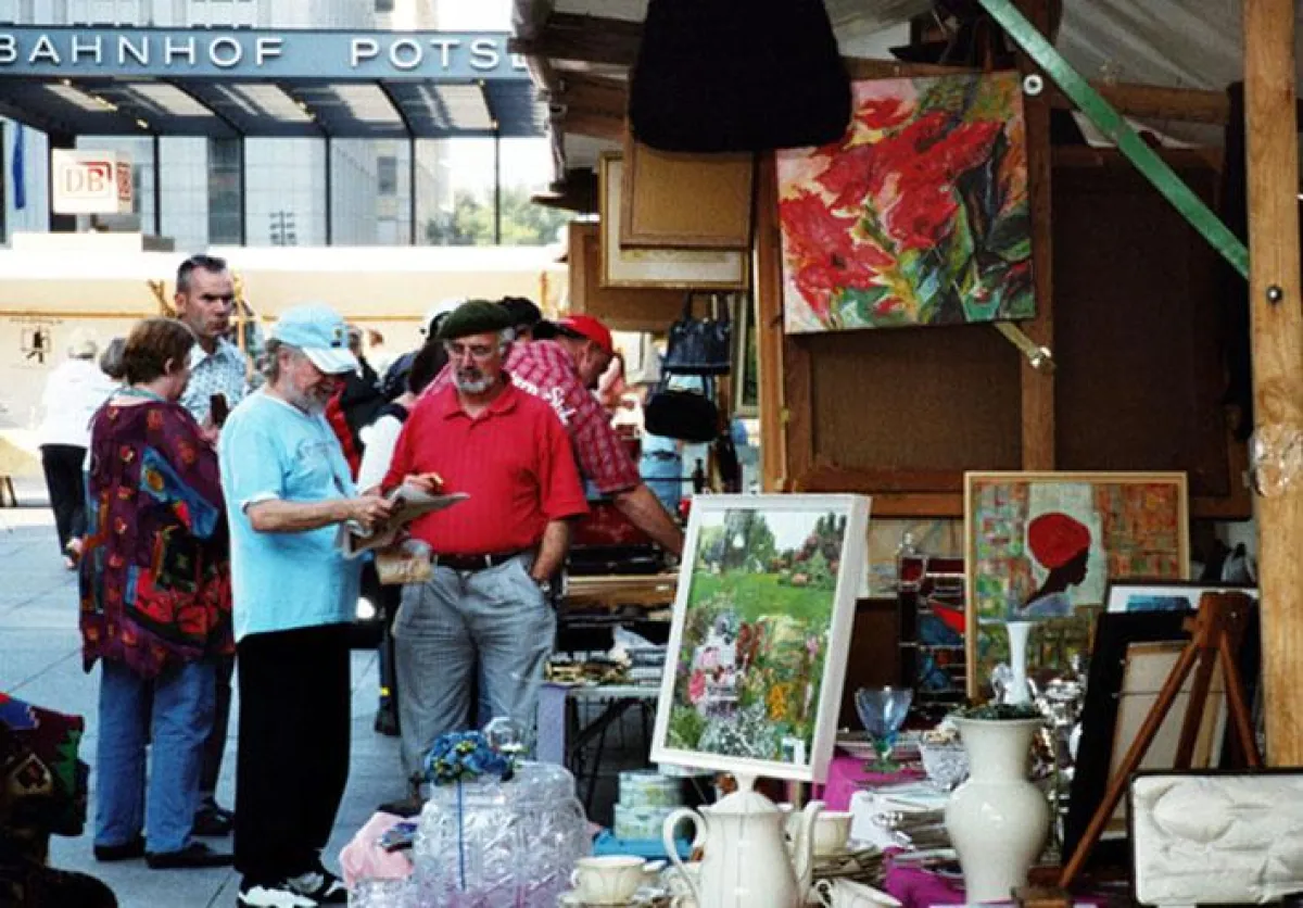 Kunst vorm S-Bhf.Belin Potsdamer Platz