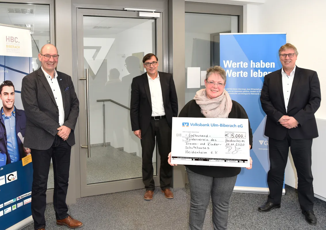 Spendenübergabe an Frau Bühner (Vorsitzende des Fördervereins)