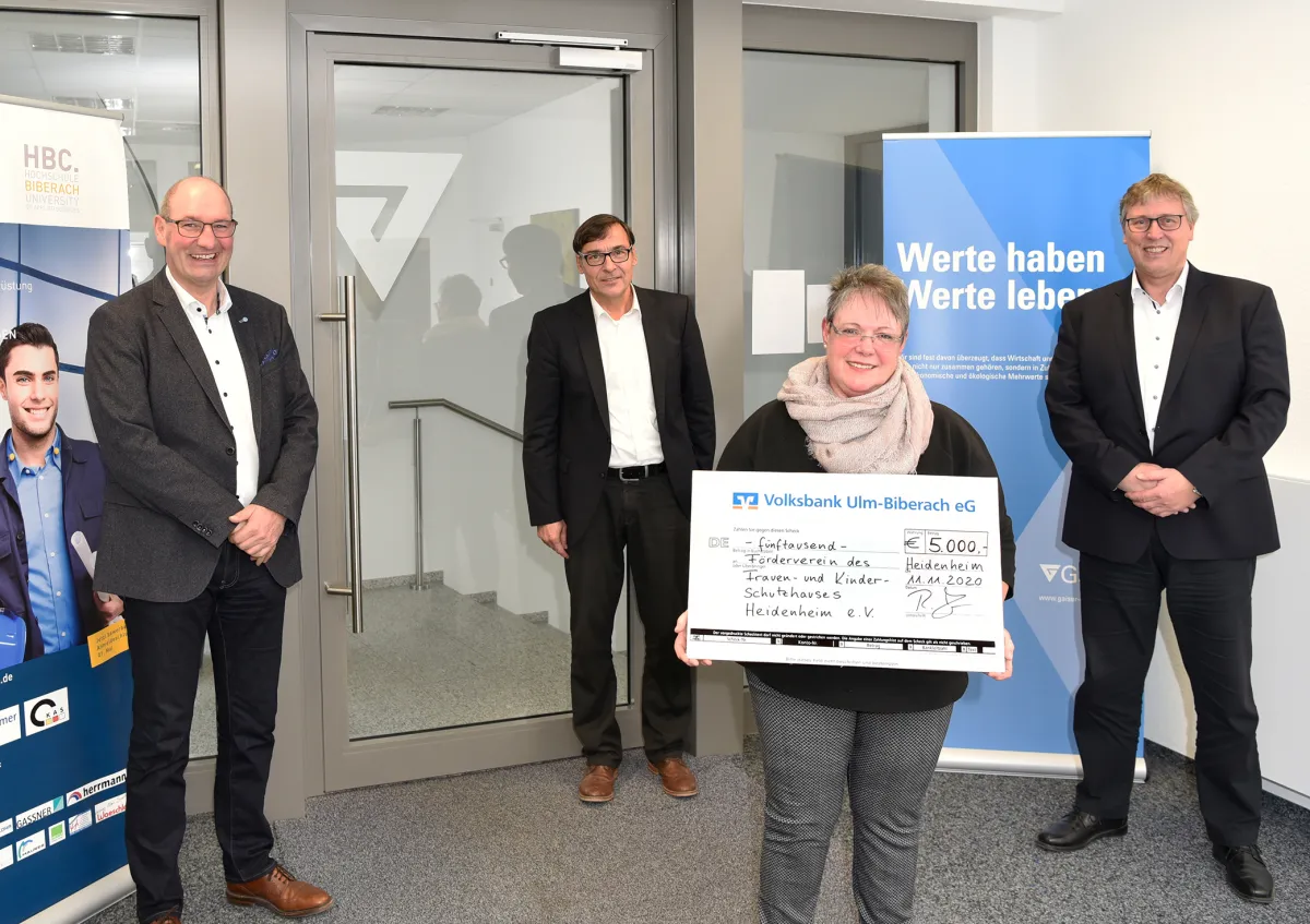 Spendenübergabe an Frau Bühner (Vorsitzende des Fördervereins)