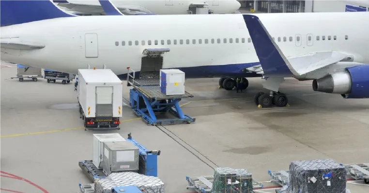 Bild: Gefahrgut sicher in der Luft: Besonderheiten der Luftfracht Transporte von Gefahrgut nach Kanada