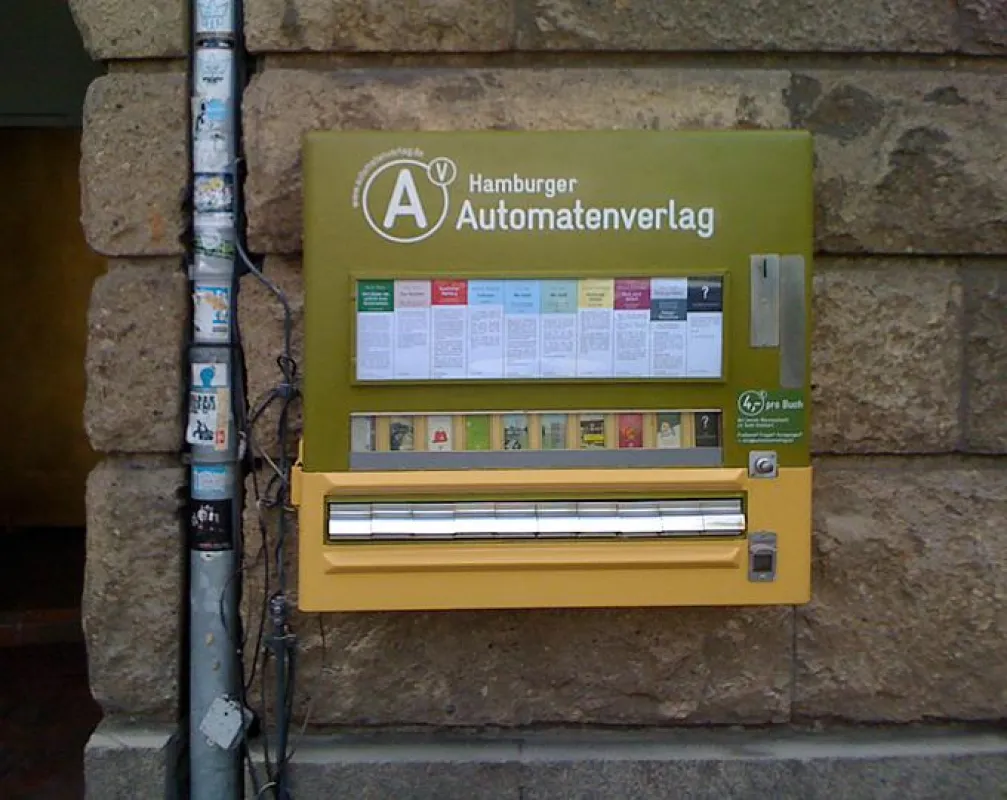 Der erste Buchautomat im Hamburger Univiertel