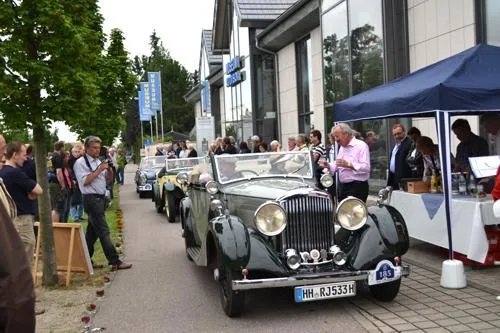 Bild: Bertha-Benz-Fahrt und ASC-Schnauferl-Rallye lockten viele Schaulustige