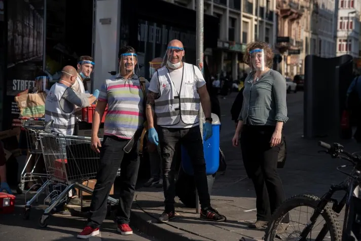 Bedürftige trotz Corona-Pandemie versorgen Bild: Bedürftige trotz Corona-Pandemie versorgen