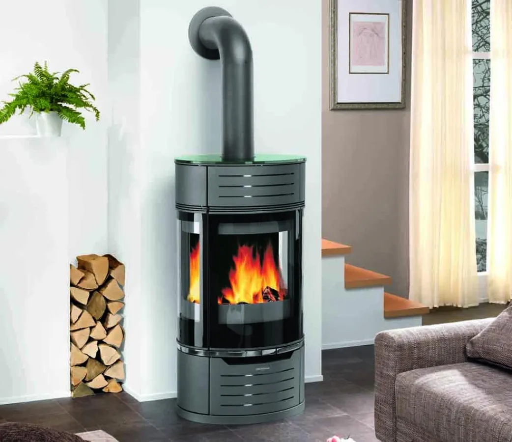 Drei Panoramascheiben bieten imposanten Blick auf das Feuer