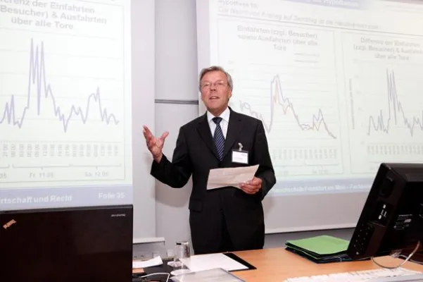 Bild: Freie Fahrt in der CargoCity: Wirtschaftsingenieur-Studierende analysieren Frachtverkehr am Flughafen