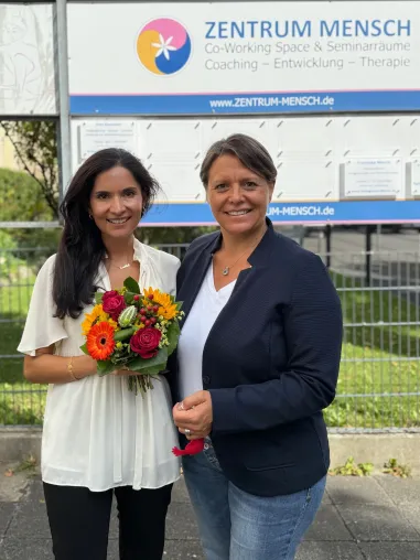 Bild: ZENTRUM MENSCH vergibt Gründer-Stipendium – Initiatorin Ines Rauscher mit Excellence Award ausgezeichnet