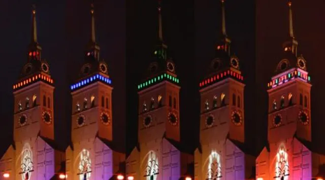 Bild: 7.000 begeisterte Besucher... Kunstaktion „Münchner LichtGlockenKlang 08”