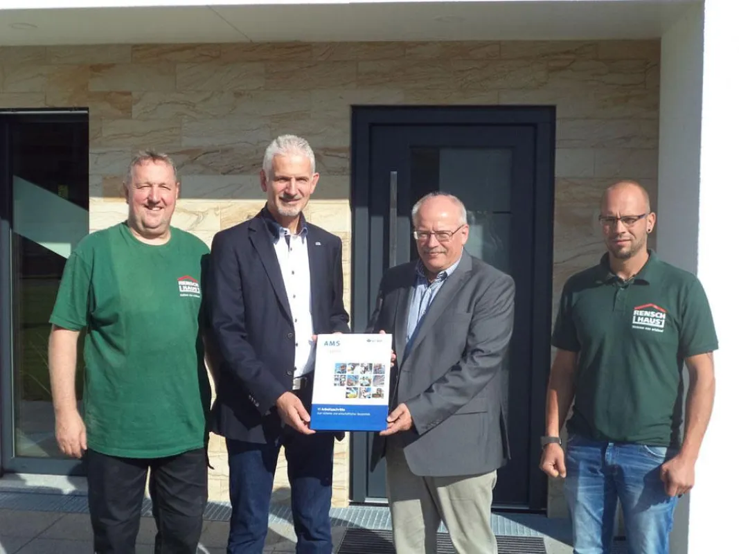 v.l.n.r.: P. Manns, BRV; M. Rensch, GF Rensch-Haus; E. Becker, BG BAU; T. Ickler, Arbeitssicherheit