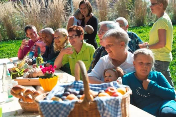 „Lebensräume für Jung und Alt“: Nach 25 Jahren aktueller denn je Bild: „Lebensräume für Jung und Alt“: Nach 25 Jahren aktueller denn je