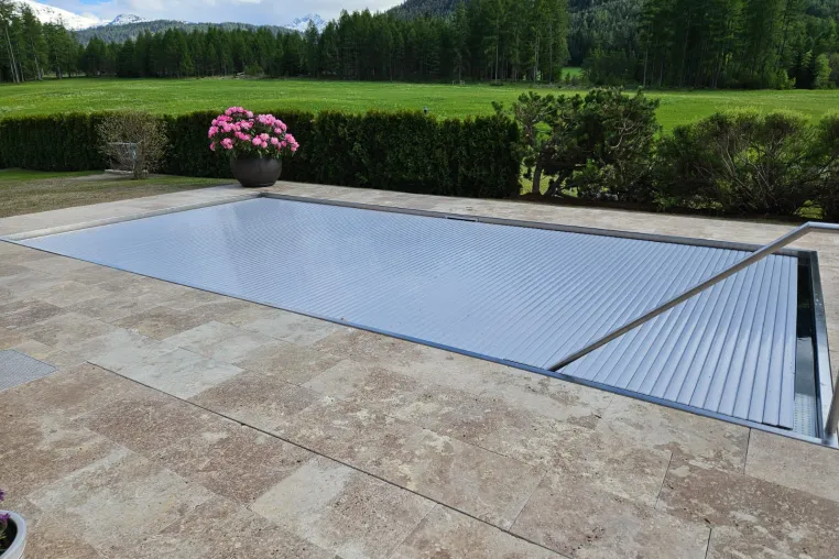 Nachhaltig und effizient: Poolabdeckungen, die Ressourcen schonen Bild: Nachhaltig und effizient: Poolabdeckungen, die Ressourcen schonen