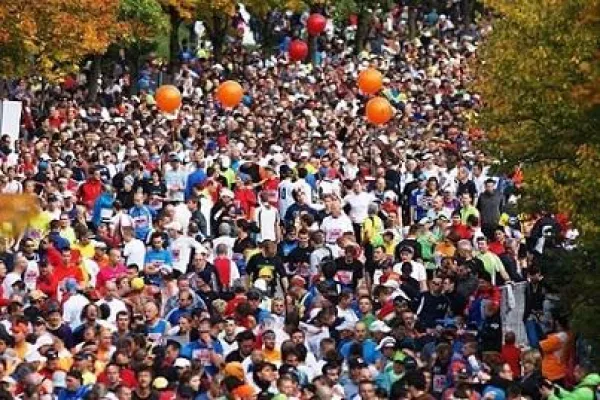 Bild: Laufend Gutes tun: Spendenaktion zum Mitmachen beim 28. MÜNCHEN MARATHON