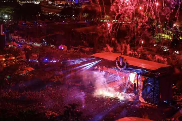 Ultra Music Festival feiert 20-jähriges Jubiläum mit ELATION Proteus Bild: Ultra Music Festival feiert 20-jähriges Jubiläum mit ELATION Proteus