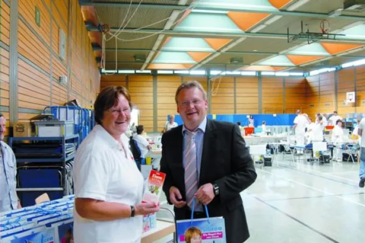 Bild: Mit Blutspenden Leben retten - Hübner liefert Extraportion Eisen