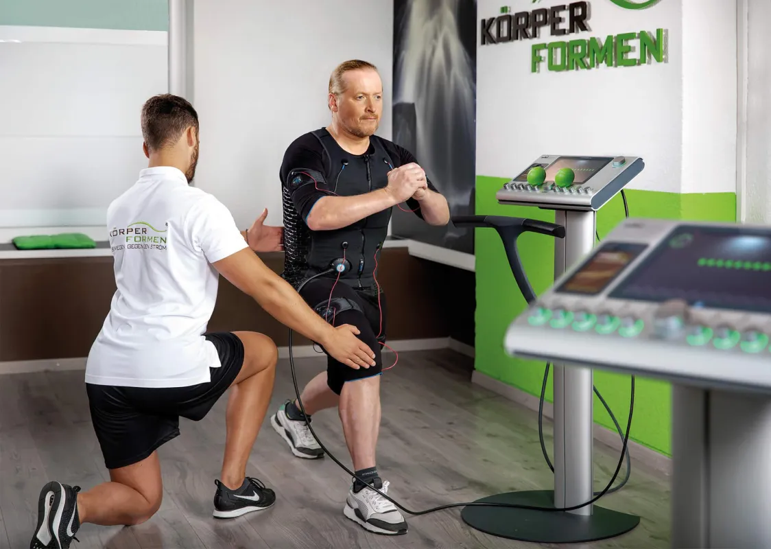 Joey Kelly bei seinem Körperformen-EMS-Training