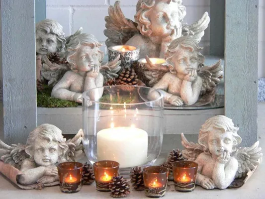 Kerzen zum Schutzengeltag am 2. Oktober Bild: Kerzen zum Schutzengeltag am 2. Oktober
