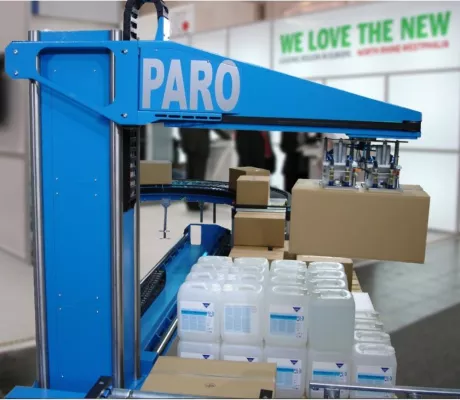 Hannover Messe: Roboter PARO spielt Ball Bild: Hannover Messe: Roboter PARO spielt Ball