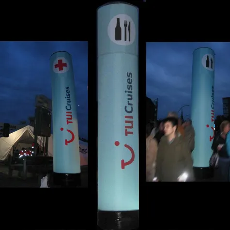 Bild: Leuchtsäulen und Werbeplanen auf Hamburgs Event des Jahres