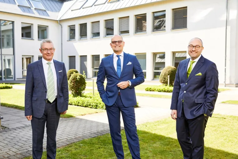Bild: belvona: Uwe Becker und Michael Beers bilden die neue Geschäftsführung mit Frank Krienen 