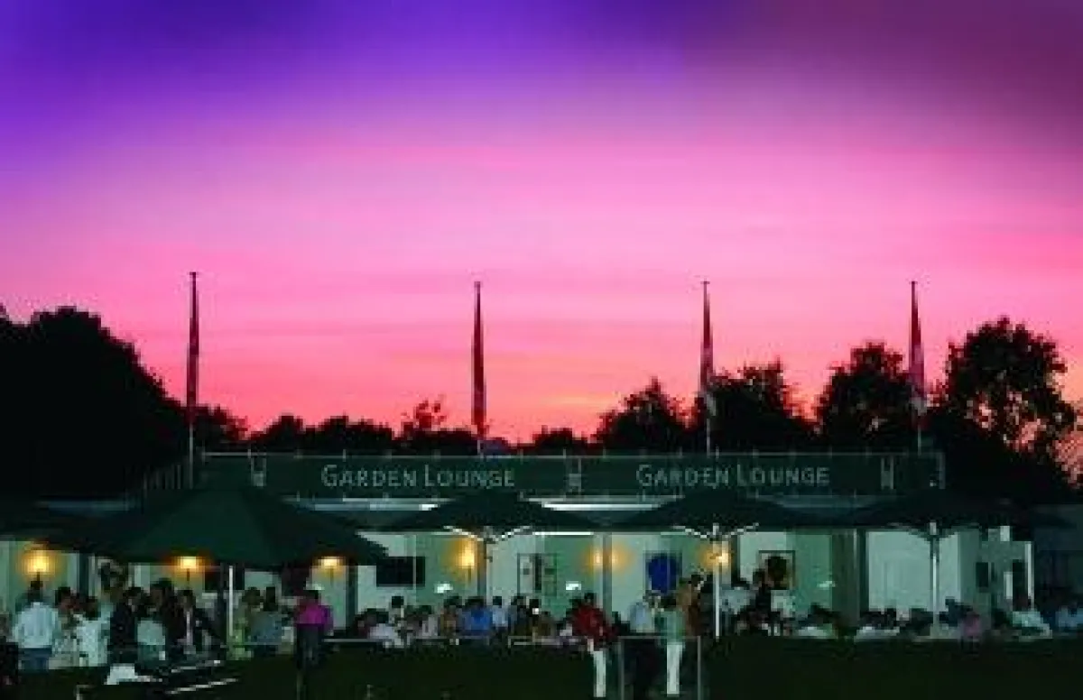 Abendstimmung in der Garden Lounge Foto: Oliver Vosshage