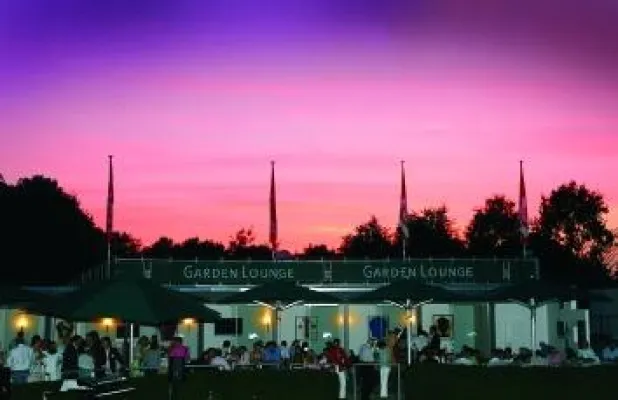 Bild: Der ultimative Feierabend - Afterwork-Renntag auf der Neuen Bult